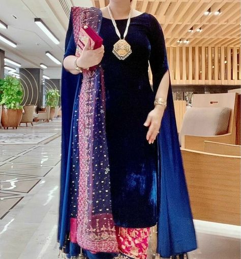 Amazing color combination velvet outfits Velvet And Banarsi Dress, Valvet Suite Design Simple, Valvet Suite Design Pakistani, Valvet Suite Design, Desi Suits, Eastern Clothes, Velvet Pakistani Dress, Pakistani Design, Velvet Suit Design