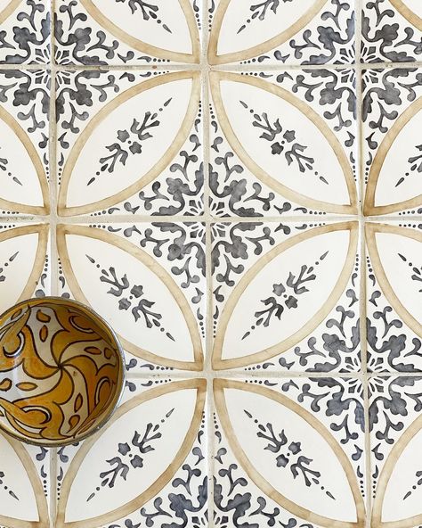 Tabarka Studio on Instagram: “Can you believe that these beauties are in stock and ready to ship #tabarkastudio #tile #interiordesign #mediterranean #timeless #deco…” Tabarka Tile, Vintage Tegel, Mediterranean Tile, Mediterranean Home, Kitchen Tiles Backsplash, Beautiful Tile, Color Tile, Floor And Wall Tile, Tile Art