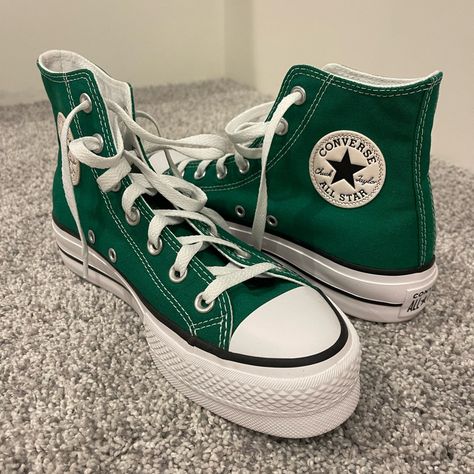 Never Worn Platform Converse Dark Green, Converse High Tops Outfits, Dark Green Converse, Dirty Converse, Tenis Converse, Converse Aesthetic, Cute Converse, Converse Platform, Back To School Shoes