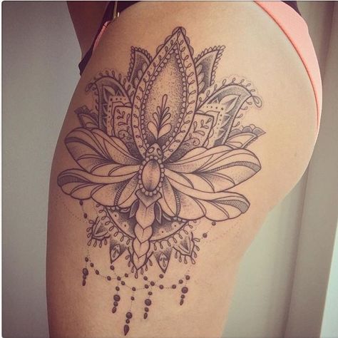 Tattoo lótus mandala Mais 42 Tattoo, Lotus Flower Tattoo Design, Unusual Tattoo, Lotus Tattoo Design, Amazing Body, Geniale Tattoos, Mandala Tattoo Design, Dragonfly Tattoo, Thigh Tattoos Women