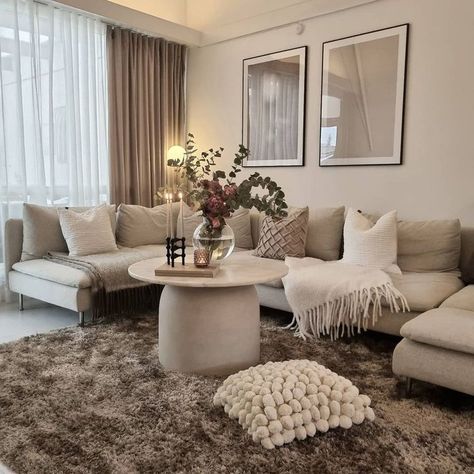 Small Cream Living Room, Taupe Couch Living Room, Scandinavian Interior Living Room, Rustic Chic Living Room, Scandinavian Living Room, Beige Living Rooms, تصميم للمنزل العصري, Open Plan Living Room, Living Room Scandinavian