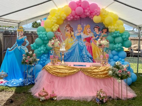 Princess Party Decorations Backdrops, Disney Princess Party Backdrop, Disney Princess Birthday Backdrop, Disney Princess Balloon Arch, Princess Backdrop Ideas, Disney Princess Backdrop, Princess Birthday Party Decorations Diy, Cinderella Birthday Party Decorations, Princess Backdrop