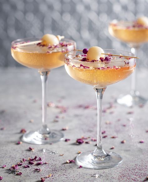 New Year Cocktail, Mimosa Recipes, Mimosa Ingredients, Rose Mimosa, New Years Cocktails, Pretty Cocktails, Fancy Drinks, Cocktail Drinks Recipes, Pretty Drinks