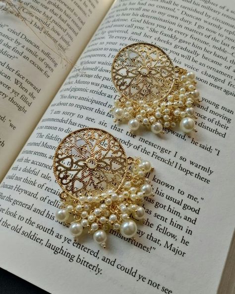 Earrings Aesthetic Indian, Golden Earrings Aesthetic, Golden Earrings Indian, High Jewelry Design, Earrings Aesthetic, Jewelry Bracelets Gold, Fancy Earrings, Diy Bracelet Designs, Bracelets Gold