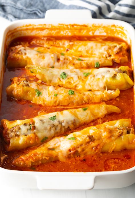 Canned Banana Peppers Recipes, Stuffed Banana Peppers With Ground Meat, Roasted Banana Peppers, Vacation Lunch Ideas, Banana Pepper Recipes, Recipes With Banana Peppers, Italian Stuffed Peppers, Cubanelle Pepper, Slow Cooker Stuffed Peppers