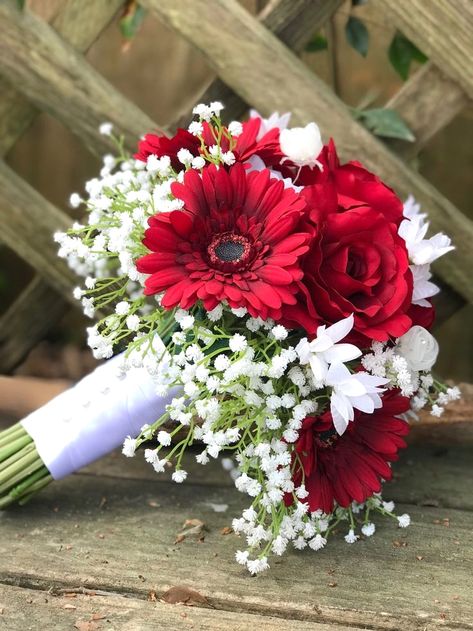 Daisy Wedding Bouquet, Racing Wedding, Dahlia Bridal Bouquet, Daisy Bouquet Wedding, Gerbera Daisy Wedding, Pretty Wedding Bouquet, Prom Bouquet, Spring Wedding Bouquets, Red Bouquet Wedding