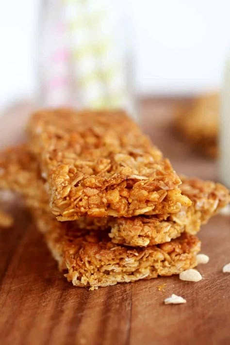 Just Like Nature Valley's Oats 'n Honeys Bars.....Actually they're Better. Honey Bars, Nature Valley Granola, Honey Granola, Granola Recipe Bars, Nature Valley, Oats And Honey, Granola Bar, Oat Bars, Honey Oatmeal