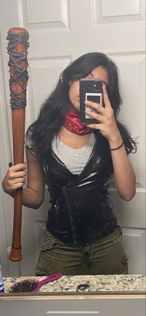 Michonne Halloween Costume, Maggie Rhee Costume, Rosita Espinosa Costume, Negan Halloween Outfit, Negan Twd Halloween Costume, Negan Twd Costume, Negan Costume Female, Cool Scary Halloween Costumes, Female Negan Costume