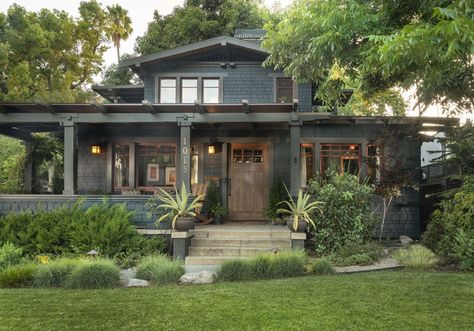 Dream Bungalow, Craftsman Home Exterior, Craftsman Homes, Contemporary Craftsman, Bungalow Exterior, Craftsman Exterior, Modern Craftsman, Arts And Crafts House, Craftsman Style Home