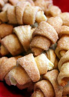 Ukrainian Dessert Recipes, Christmas Dainties, Ukrainian Cookies, Ukrainian Desserts, Cinnamon Crescents, Ukrainian Food, Ukrainian Christmas, Ukrainian Recipes, Yeast Bread