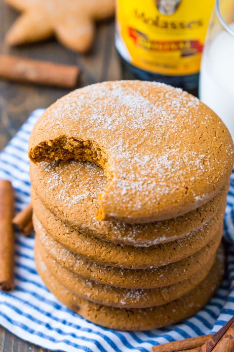 These soft Molasses Cookies are a simple and old-fashioned dessert recipe made with thick molasses, spices, and sugar. A classic cookies recipe that's actually dairy-free! Homemade Molasses, Recipe For Sugar Cookies, Old Fashioned Molasses Cookies, Soft Molasses Cookies, Molasses Recipes, Molasses Cookies Recipe, Old Fashioned Recipe, Soft Gingerbread Cookies, Classic Cookies Recipes