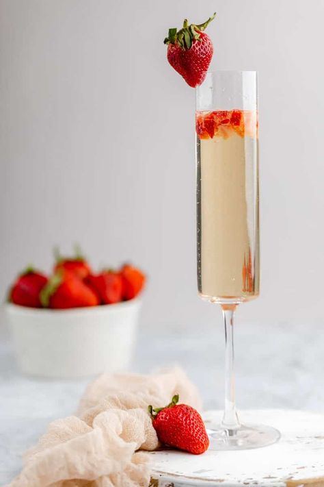 Strawberry Bellini, Cafe Chocolate, Champagne Recipe, Brunch Places, Peach Puree, Copykat Recipes, Copycat Restaurant Recipes, Champagne Cocktail, Triple Sec