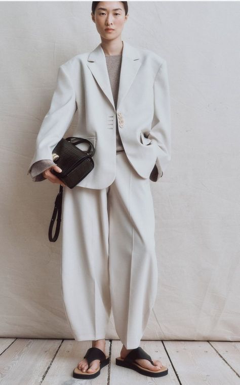 Oversized Outfit, Woman Suit Fashion, Single Breasted Coat, Androgynous Fashion, Summer Suits, Outerwear Vest, Designs For Dresses, Business Suit, Suit Designs