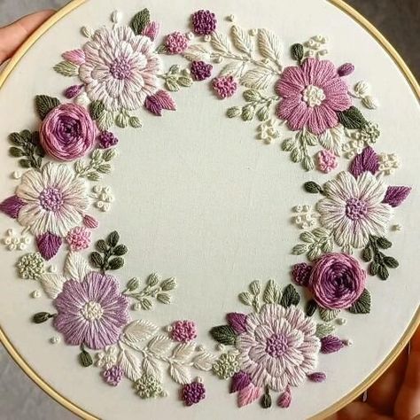 Embroidery Hoop Art Diy, Simple Hand Embroidery Patterns, Pola Bordir, Ribbon Embroidery Tutorial, Diy Embroidery Kit, Diy Embroidery Designs, Hand Embroidery Patterns Flowers, Floral Embroidery Patterns, Diy Embroidery Patterns