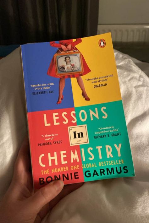 Bonnie Garmus, Manga Josei, Lessons In Chemistry, Chemistry Book, Elizabeth Day, Online Book Club, Chemistry Lessons, 17 December, Historical Fiction Books