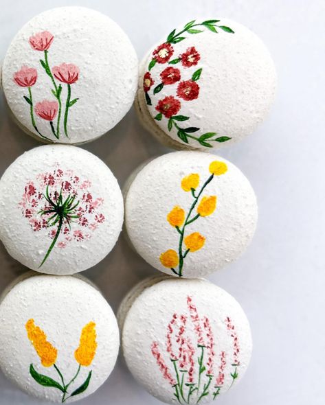 Another peek at the floral set I did recently 💐 #macarons #macaronstime #glutenfree #frenchmacarons #macaronshells #macaronart #bakingtherapy #bakingvideos #macaronstagram #macaronvideo #macaronlove #meringue #bakingfun #womanowned #sweetcuisines #foodart #pastryporn #instapastry #foodblogfeed #bakingreels #reelfun #trendingaudio Macarons Ideas, Macaron Recipes, French Macarons Recipe, French Macaron, Baking Videos, Macaron Recipe, Floral Set, French Macarons, Meringue