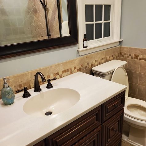 Black Cream Bathroom Ideas, Modern Tuscan Bathroom Ideas, Bathroom Remodel Beige Tile, Bathroom With Beige Tile Walls, Sand Tile Bathroom Ideas, Travertine Bathroom Floors Color Schemes, Small Bathroom Ideas Brown Tile, Brown Travertine Bathroom, Neutral Brown Bathroom Ideas