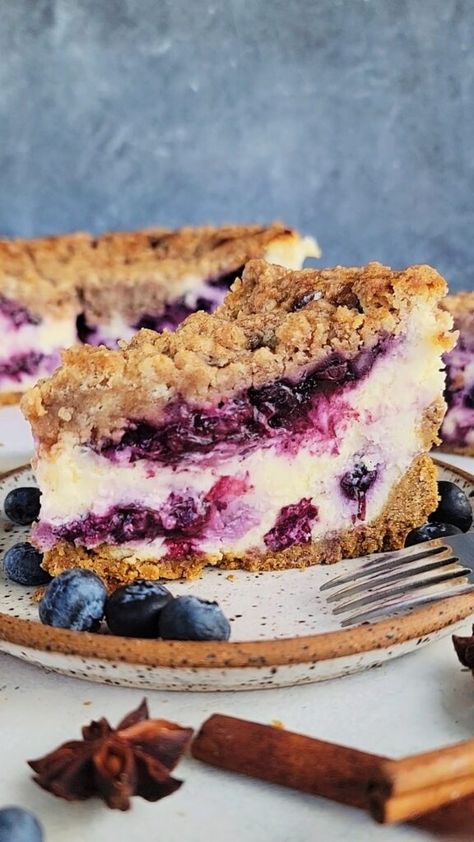 Blueberry Crumble Cheesecake Blueberry Jam Cheesecake, Blueberry Pie Cheesecake, Chocolate Crumble Cake, Blueberry Pie Crumble Topping, Blueberry Crumble Cheesecake Bars, Blueberry Cheesecake Crumb Cake, Recipes With Blueberry Pie Filling, Blueberry Cheesecake Crumble, Blueberry Cheesecake Recipes