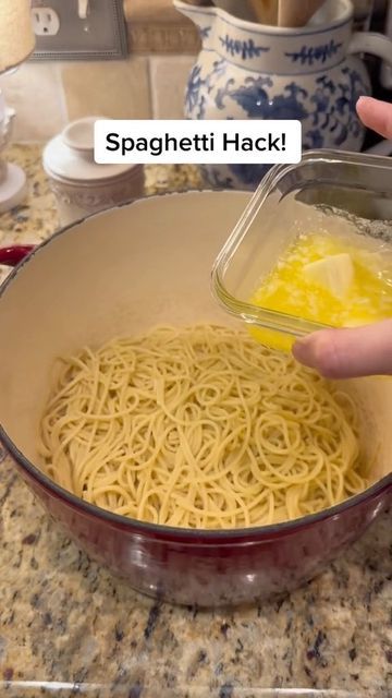 Betty Snack on Instagram: "Who else is using spaghetti hack? By adding garlic and butter to your noodles it will change your life. #foodie #momcom #lifehack #yum" Garlic Buttered Noodles Recipe, Buttered Noodles Recipe, Garlic Butter Noodles, Buttered Noodles, Spaghetti Noodles, Tasty Foods, Dinner Meals, Spaghetti Recipes, Weight Watchers Meals