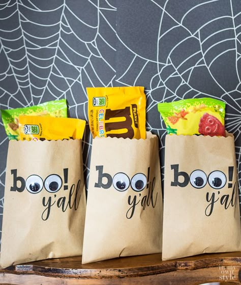 Cute Halloween Treat Bags, Halloween Food For Party Kids, Kids Treat Bags, Treat Bags Halloween, Food For Party, Sac Halloween, Dulceros Halloween, Cute Halloween Treats, Halloween School Treats