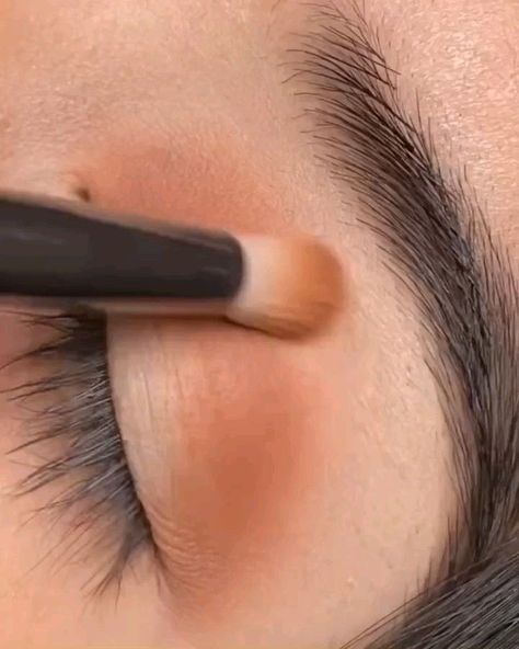 Smoky Eyeshadow Tutorial, Perfect Eye Makeup, Eye Makeup Tutorials, Applying Eyeshadow, Smoky Eyeshadow, Smoky Eyes, How To Apply Eyeshadow, Makeup Tutorial For Beginners, Perfect Eyebrows