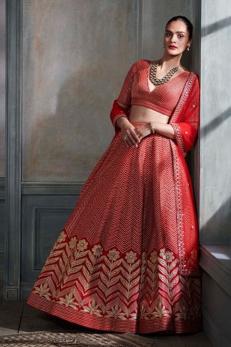 Buy Bridal Lasaki Lehenga Set – Red Online from Anita Dongre Blue Silk Lehenga, Royal Architecture, Anita Dongre Lehenga, Bandhani Lehenga, Bridal Dresses Indian, Lehengas Wedding, Long Blouse Designs, Dresses Indian Wedding, Indian Fashion Trends