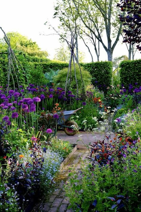 May 2022 — Monty Don Fairytale Garden Ideas, Cottage Core Garden, Creek Garden, Monty Don, Willemstad, Cottage Garden Design, English Cottage Garden, Cut Flower Garden, Veg Garden