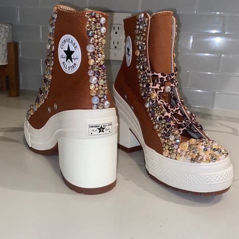 Custom Brown Lugged Heel Chuck Taylor Converse Designed In An Assortment Of Butterscotch Pearls And Rhinestones! Beaded Converse, Decorated Converse, Chuck 70 De Luxe Heel, Bling Sneakers, Converse Design, Chuck Taylor Converse, Bling Converse, Shoe Ideas, Custom Converse