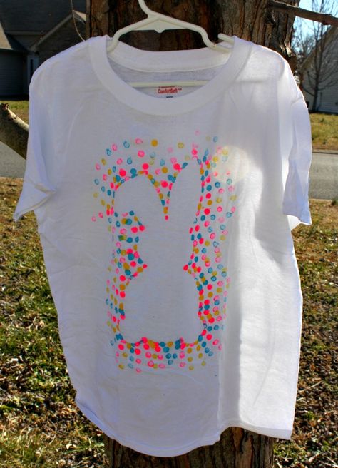 DIY Eraser-Stamped Easter Shirt a cute gift idea that involves art, crafts and a tutorial on gifts! Prek Easter, Diy Eraser, Tee Shirt Crafts, Easter Tee Shirt, Fabric Paint Shirt, Eraser Stamp, All About Family, Dance Camp, Easter Shirts