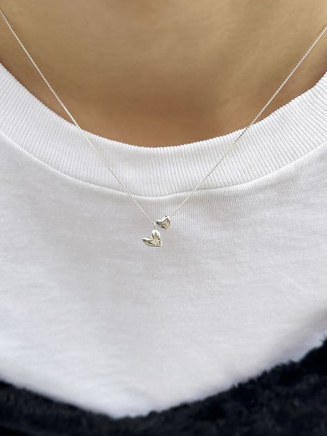 Editor's NotesInvisible collage presents a cute double-heart pendant necklace. It adds a lovely touch to your overall appearance. - Double-heart pendants- Box chain- Smooth glossy surface- Sleek silhouette- Made of silver 925- Lovely and casual mood Measurements(in.)One Size- Size: 15.35 ~ 16.54 in. (L) Composition & Care- Material: Sterling Silver, Cubic- Plated products may discolor over time due to their nature.- Please be careful that discoloration may proceed fa Sentimental Necklace For Girlfriend, Pretty Dainty Necklaces, Silver Necklace For Girlfriend, Necklaces From Boyfriend, Cute Necklace Silver, Necklace For Gf, Unique Silver Necklaces, Silver Necklaces Aesthetic, Sliver Necklaces