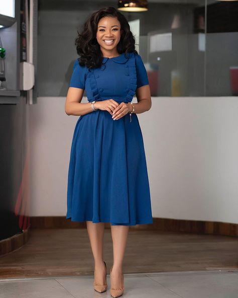 Serwaa Amihere [ Psalm 3 ] on Instagram: “Hey, have you smiled today? Go ahead and smile..” Office Gown Styles, English Gown Styles, Office Gown, Corporate Gowns, Long Gown Styles, Office Wear Dresses, Cocktail Chic, Corporate Dress, Corporate Wear