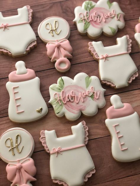 "Handmade vanilla sugar cookies to order 12 cookies per order Customize your set today Each cookie is 3-4\" in size Individually wrapped for freshness" Baby Shower Sugar Cookies, Sprinkle Baby Shower, Sugar Cookie Designs, Best Things In Life, Baby Cookies, Baby Shower Flowers, Shower Bebe, Gold Baby Showers