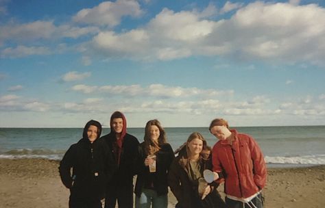 Friend Group Film Photos, Friend Group Beach Aesthetic, Aesthetic For Vision Board, Film Pictures Friends, Friend Group Photo Ideas, Aesthetic Vision Board Pictures, Vision Board Summer, Life On Film, Summer With Friends