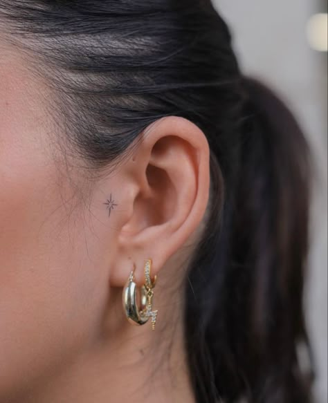 Small Tragus Tattoo, Ear Tattoos Women Inner, Tragus Tattoo Ear, Butterfly Tattoo Ear, Inner Ear Tattoos For Women, Meaningful Minimalist Tattoos, Back Tattoo Women Butterfly, Tattoo Women Butterfly, Tattoo Oreille