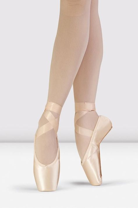 Synthesis is part of the BLOCH Stretch Series. It combines our revolutionary Relevease shank with a traditional full outsole and innovative stretch satin upper, which hugs the foot and creates a beautiful line like no other pointe shoe can. The Relevease insole gives you unparalleled support through demi and onto point Human Spine, Dance Belt, Pointe Shoe, Dance Sneakers, Dr Shoes, Dance Accessories, Heel Grips, The Dancer, Hair Essentials