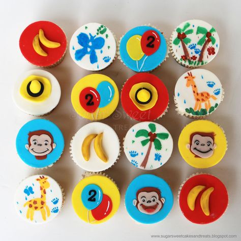 curious george cupcakes - Cerca con Google Curious George Cupcake Toppers, Baby Birthday Party Food, Curious George Cupcakes, Cake With Matching Cupcakes, Curious George Cake, Curious George Cakes, King Cake Recipe, Character Cupcakes, Funfetti Cupcakes