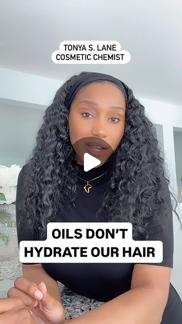 Tonya Lane | Cosmetic Chemist on Instagram: "✨ Haircare Tip Alert! ✨ Ever wondered why oils aren’t solving your dry hair woes? 🤔 I just wrapped up a session with someone struggling with severe dryness and breakage. Her secret? She was using oils to hydrate her hair! 🚫💧

✨ Here’s the thing: Oils are great for sealing moisture in, but they can’t hydrate on their own. For truly hydrated hair, apply a water-based moisturizer first, then use oil to lock that moisture in. 

✨ Hit that follow button and comment PRODUCTS below and I’ll DM you the link to my product recommendations!" How To Hydrate Dry Hair, How To Hydrate Your Hair, How To Hydrate Hair, Hair Moisturizer For Dry Hair, Hydrating Hair Products, Cosmetic Chemist, Hair Moisturizer, Dry Curly Hair, First Then