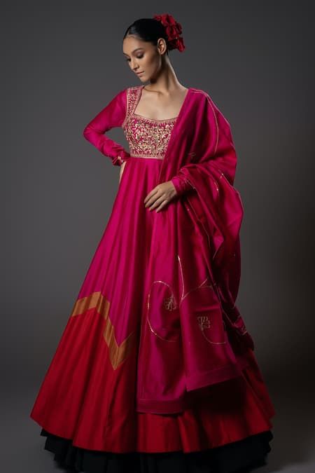 Buy Fuchsia Chanderi Silk Embroidered Aari Scoop Neck Yoke Anarkali Set For Women by Rohit Bal Online at Aza Fashions. Multicolor Anarkali Dress, Ajrakh Anarkali, Anarkali Neck Designs, Fashion Course, Anarkali Designs, Red Anarkali, Silk Anarkali Suits, Indian Suit, Simple Lehenga