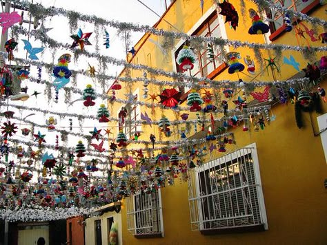 Calle adornada. Tradicional street with Christmas decoration; with farolitos (luminarias - paper lanterns),spanish hay, metallic stars, etc Traditional Mexican Christmas Decorations, Spanish Christmas Decorations, Latchkey Crafts, Posada Party, Mexican Christmas Party, Mexican Christmas Traditions, Mexican Christmas Decorations, Eye Of God, Christmas Teaching