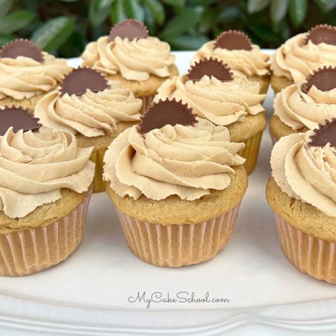 Box Cake Mix Recipes, Peanut Butter Cream Cheese Frosting, Butter Cupcake Recipe, Doctored Cake Mix Recipes, My Cake School, Peanut Butter Frosting Recipe, Chocolate Chip Pound Cake, Cake Mix Doctor, Peanut Butter Cream Cheese