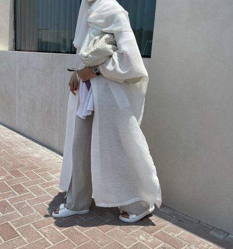 Muslim Outfit, Abaya Designs Latest, Abaya Outfit, Estilo Hijab, Stile Hijab, Mode Turban, Modest Fashion Hijab, Hijabi Fashion Casual, Mode Abaya