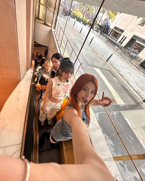 231031 LE SSERAFIM jenaissante Lee Ssefarim, Huh Yunjin, Like Crazy, Group Photos, I Love Girls, Kpop Groups, Instagram Update, Pop Group, Kpop Idol