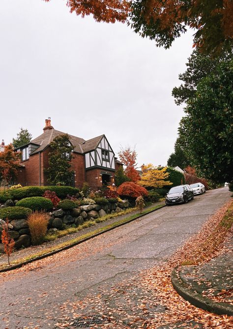 Autumn In Seattle, Seattle Fall Aesthetic, Seattle Autumn, Fall Neighborhood, Fall In Seattle, Autumn America, Seattle Fall, Highland Park Dallas, Cozy Neighborhood