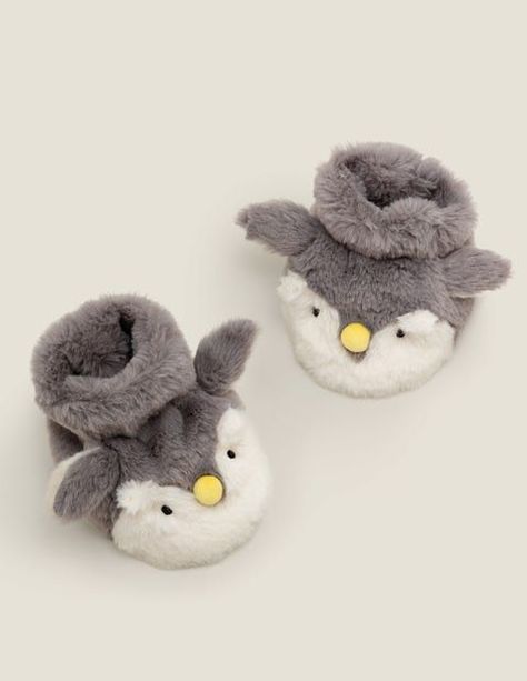 Penguin Slippers, طفلة حديثة الولادة, Shale Grey, Baby Closet, Newborn Outfits, Crochet For Beginners, Cool Baby Stuff, Future Baby