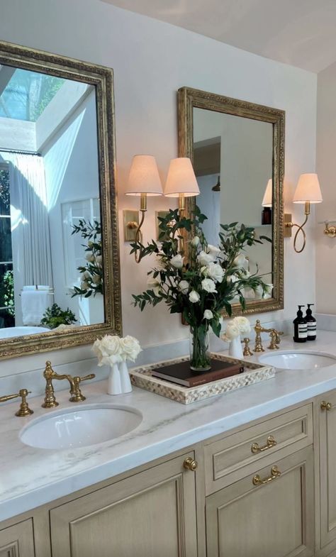 Old Money Home Decor, Old Money Home, Old Money House, Dream House Interior, Apartment Inspiration, House Bathroom, Beautiful Bathrooms, Dream House Decor, House Inspo