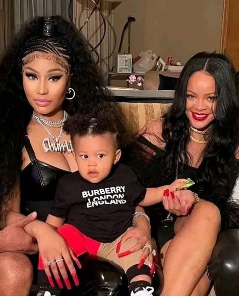 Nicki Minaj Fashion, Waves Haircut, Nicki Minaj Barbie, Chola Style, Hip Hop Classics, Nicki Minaj Photos, Nicki Minaj Pictures, Famous Kids, Black Celebrities