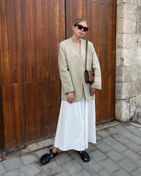 Outfit Ideas Oversized, White Skirt Outfits, Oversized Blazers, Cool Denim, Street Style Spring, 여름 스타일, Spring Outfit Ideas, Minimal Outfit, Black Book