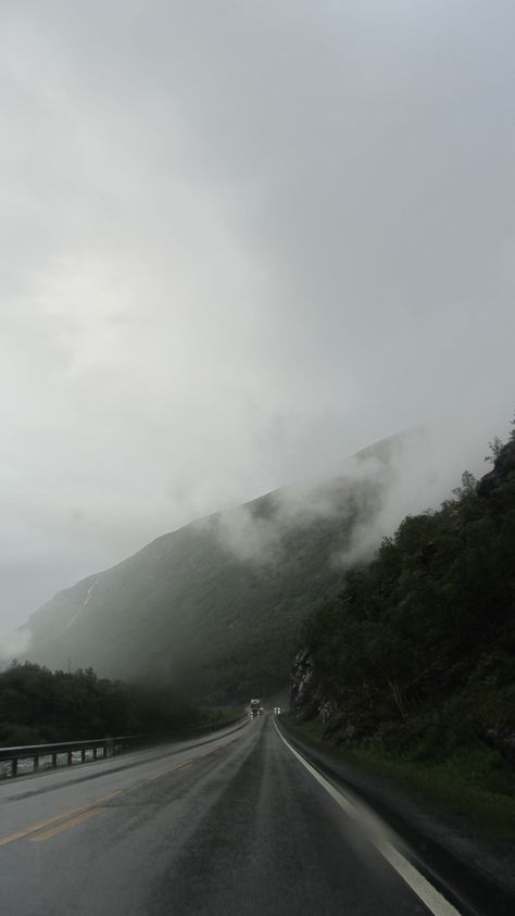 Rainy Road, Rainy Road Aesthetic, Rain In Mountains Aesthetic, Scotland Rain Aesthetic, Rainy Forest Road, Dark Weather, Foggy Forest Road, Rainy Morning, Rainy Night