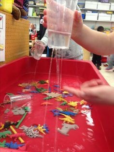 Preschool Weather, Sensory Tubs, Sensory Tub, Weather Theme, Spring Preschool, Sensory Table, Water Table, Aktivitas Montessori, Preschool Science