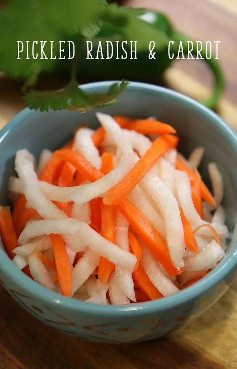 Carrot Pickle, Spicy Miso Ramen Recipe, Doenjang Recipe, Chow Fun Recipe, Pickled Radish, Carrot Recipe, Seonkyoung Longest, Radish Recipes, Pickled Radishes